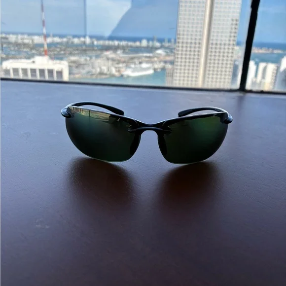 Maui jimBlack Sunglasses